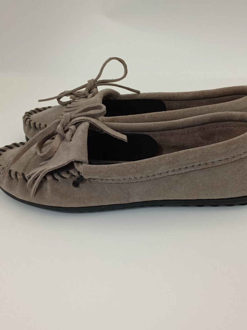 Minnetonka Kilty Moccasins Taupe Suede Fringe Flats Women's Size 7